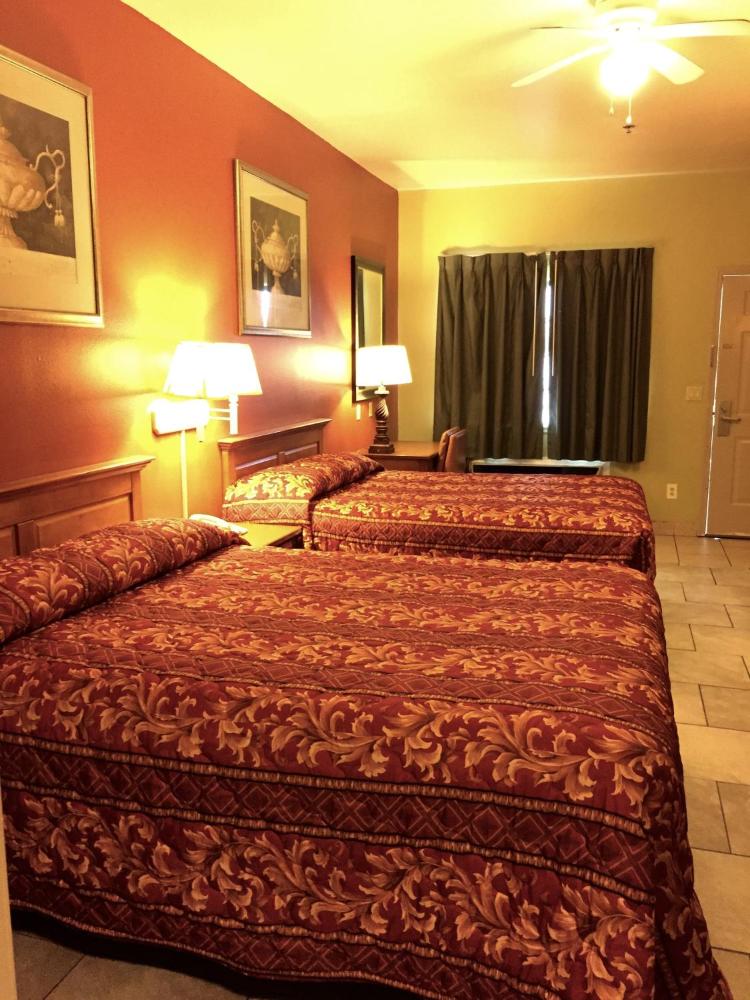 Queen Room with Two Queen Beds interior